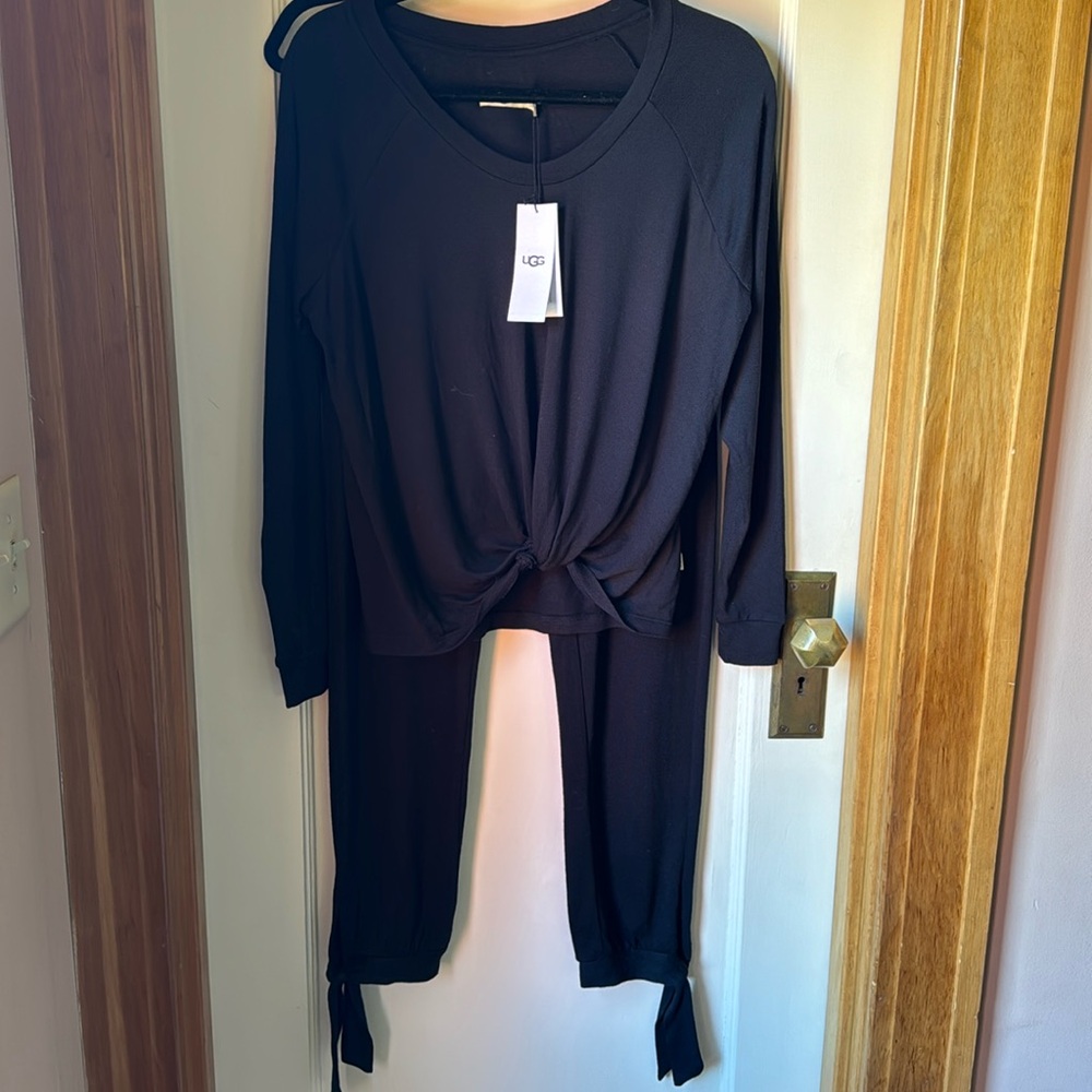 Ugg 2-piece lounge set Top NWT, bottoms worn a few times size Small